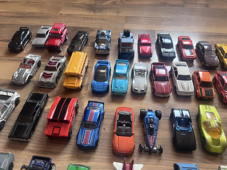 Метални колички мачбокс и hotwheels