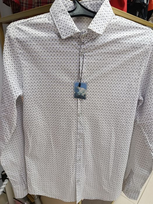 Продам батник и рубашки.