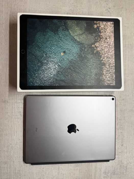 iPad Pro 12.9 cu Smart Keyboard