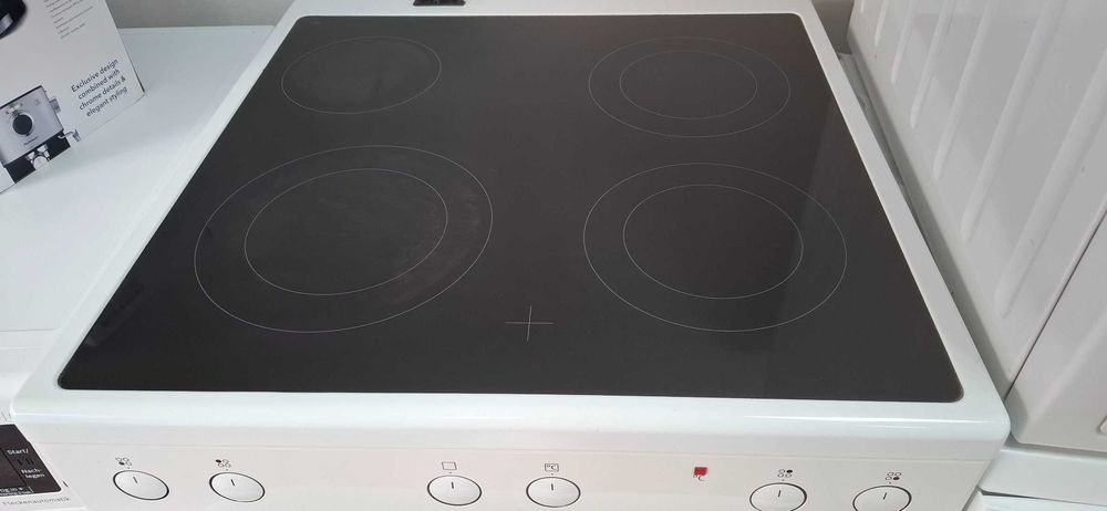 Свободно стояща печка ElectroLux - 4 котлона - Гаранция