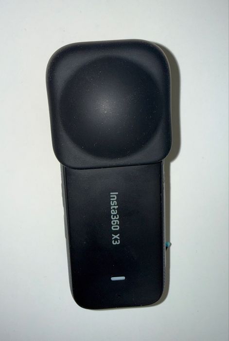 Продавам Insta360 X3 + аксесоари. Без драскотини в отлично състояние