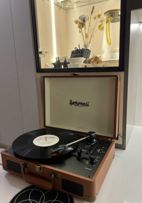 Виниловый проигрыватель