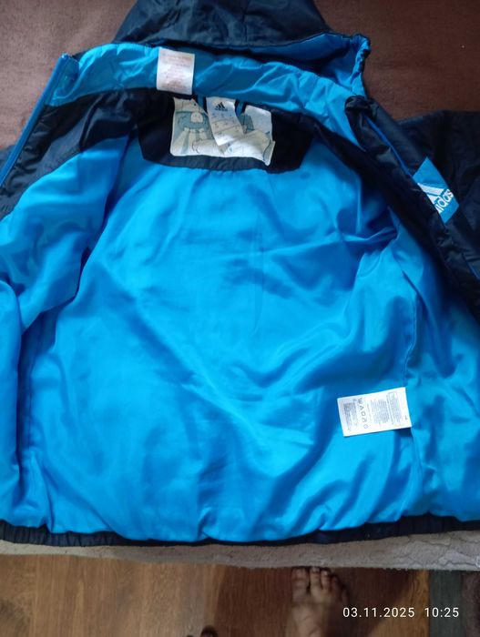 куртки ветровки .