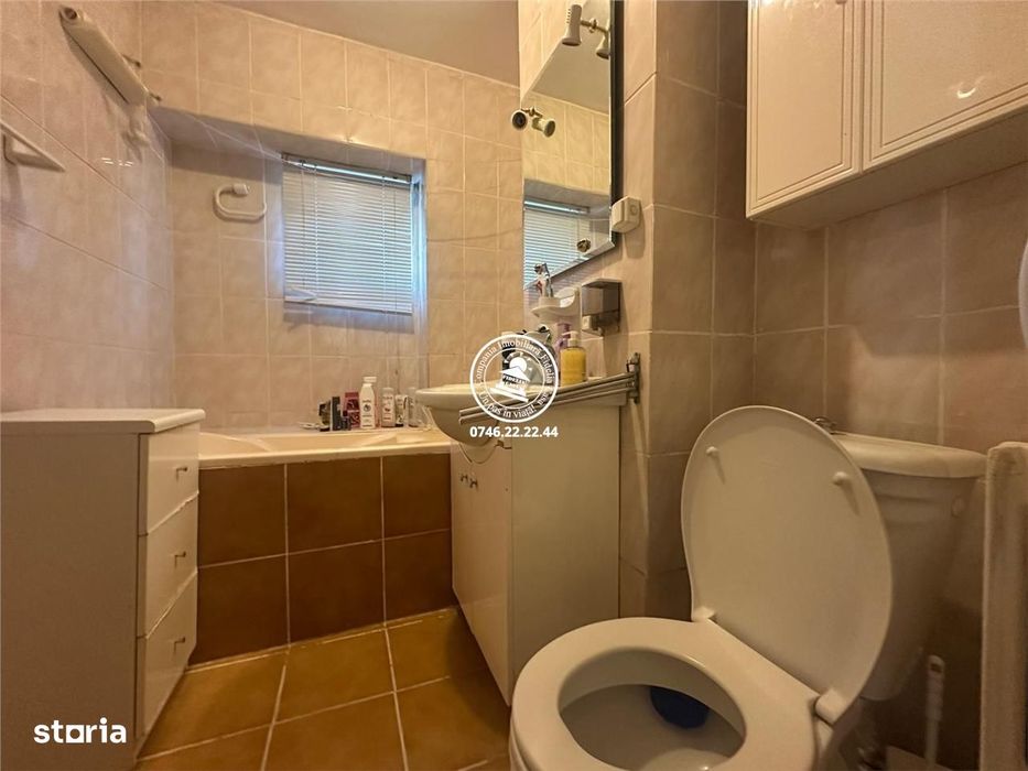 Apartament 4 camere  de vanzare  Pacurari,