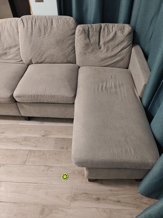 Триместен диван с табуретка лежанка и меки възглавнички