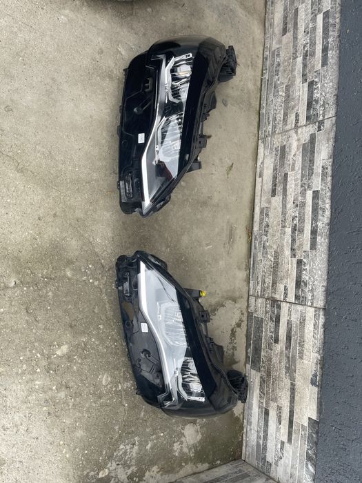 Faruri stanga/dreapta Peugeot 3008