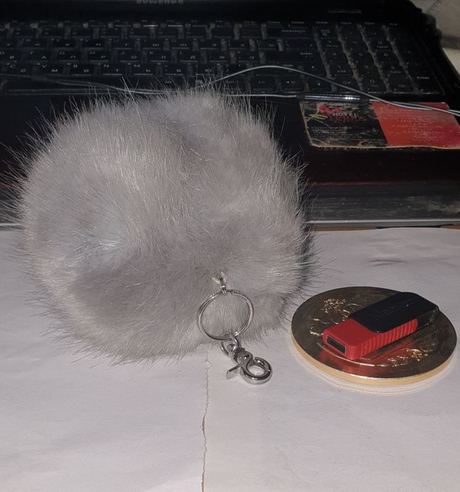 Продам брелок колобок.