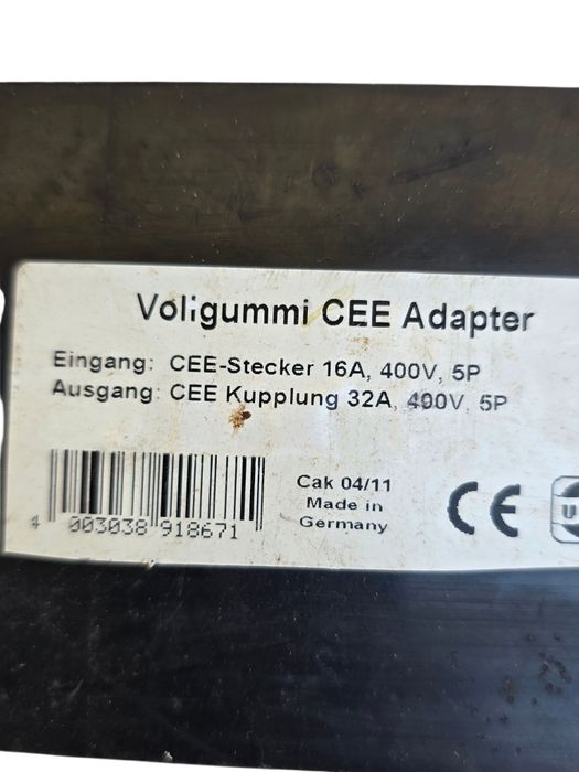 Adaptor trifazic