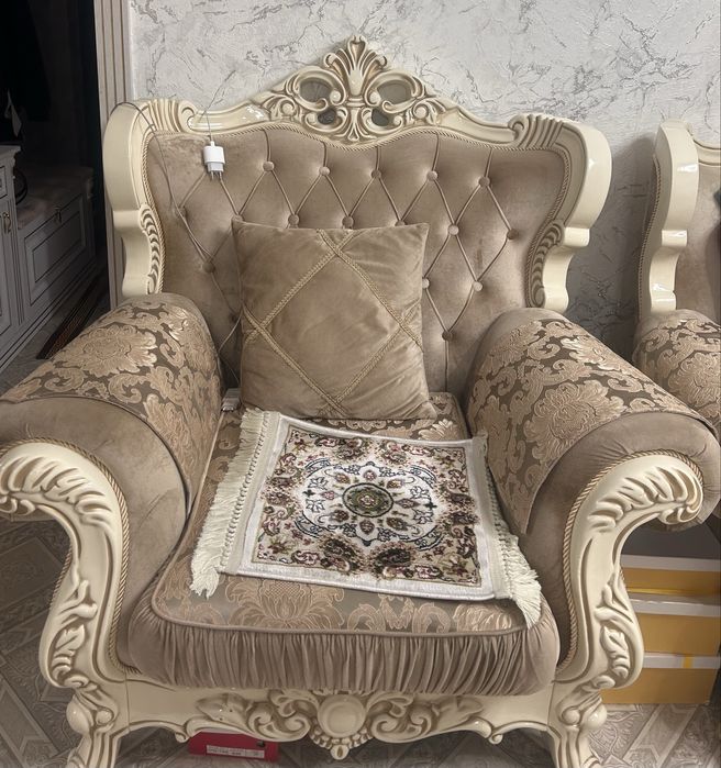 Диван с двумя креслами Фараон