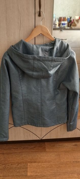 Продам куртку новая