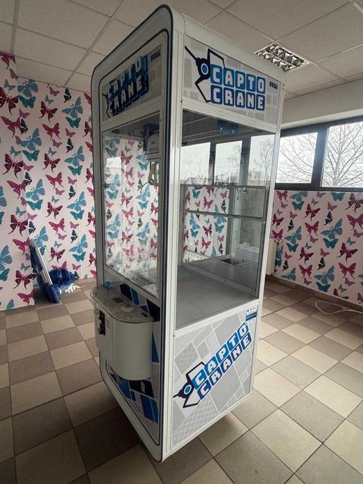 Vând joc distractiv - automat tip „claw machine”