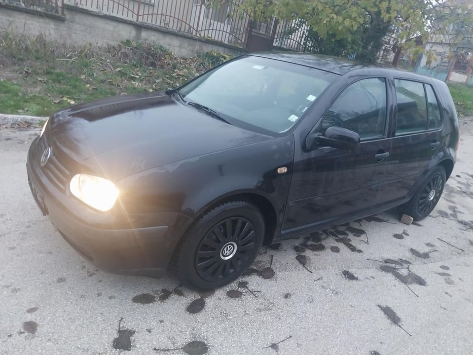 Продава се на Части Volkswagen Golf 4