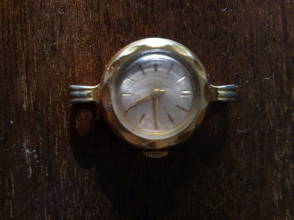 Старинен, противоударен руски часовник