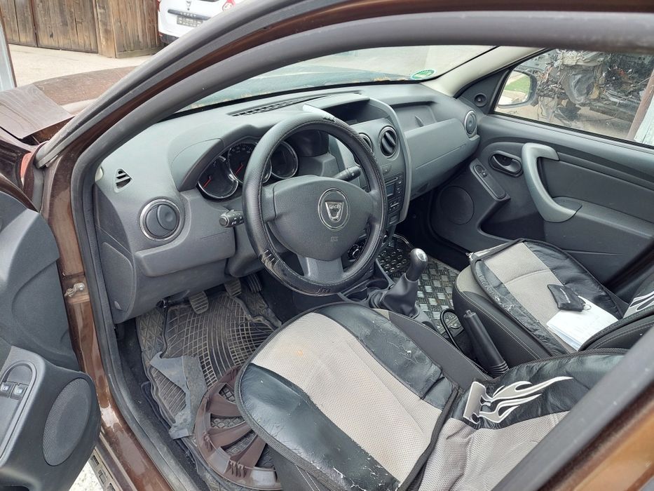 Dezmembrez Dacia Duster 2015 1.6 16 V 2x4 facelift