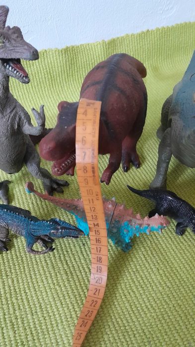 Pachet 6 dinozauri colorati diferite specii