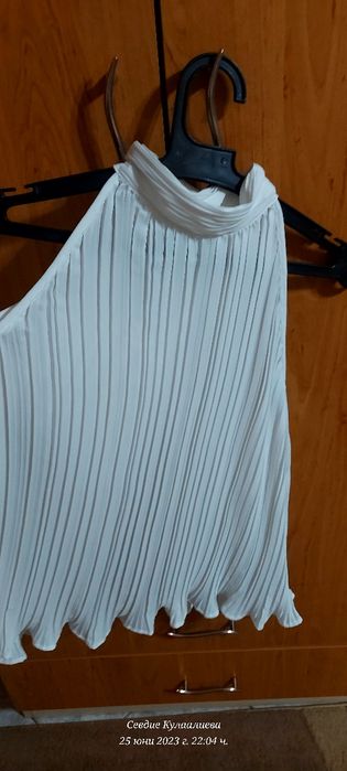 Снежно бял ефирен топ на Zara