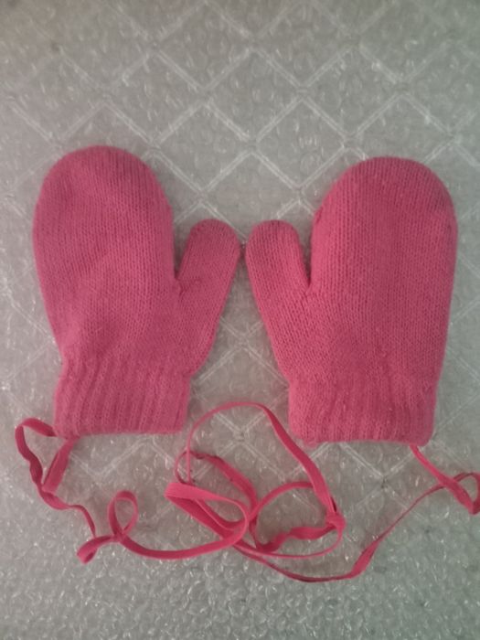 Варежки детские продам