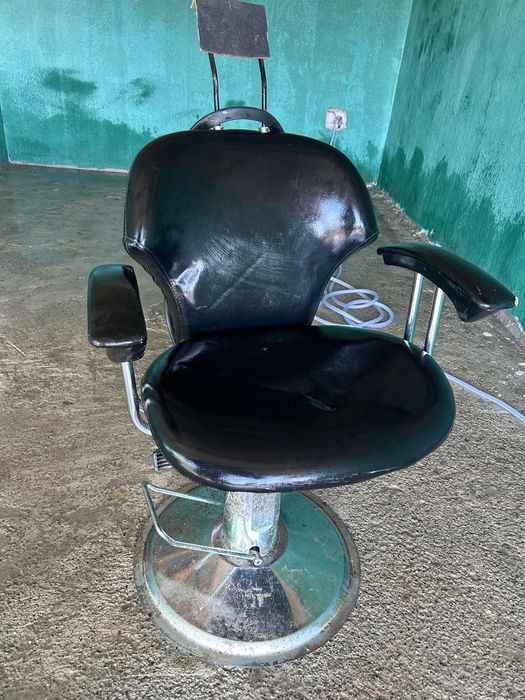 Vând scaun frizerie!!