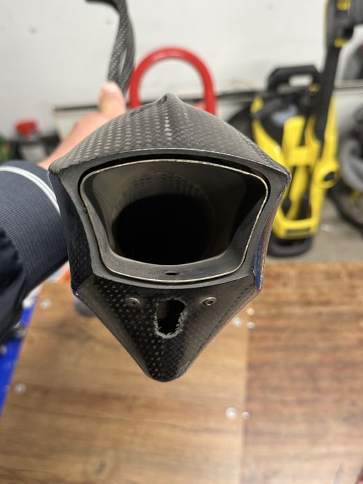 Карбонов ауспух Akrapovic 60мм