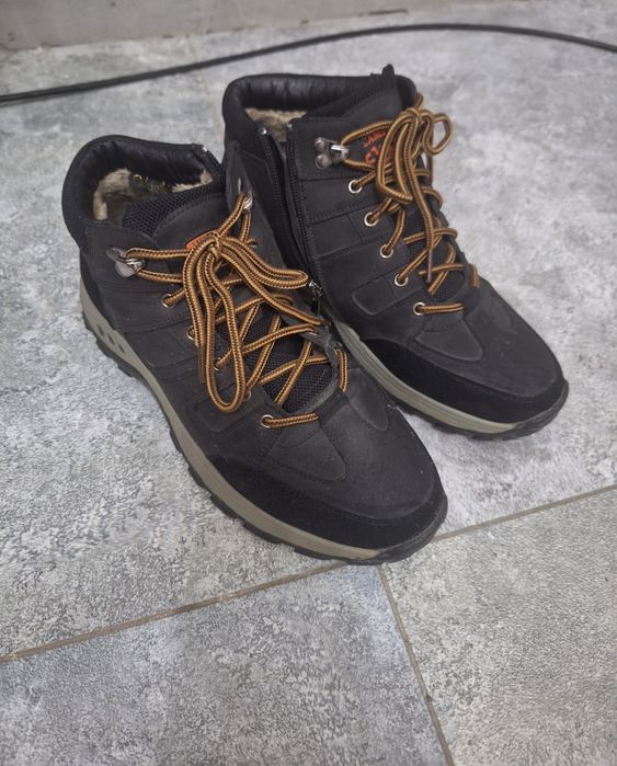 Продам мужские ботинки