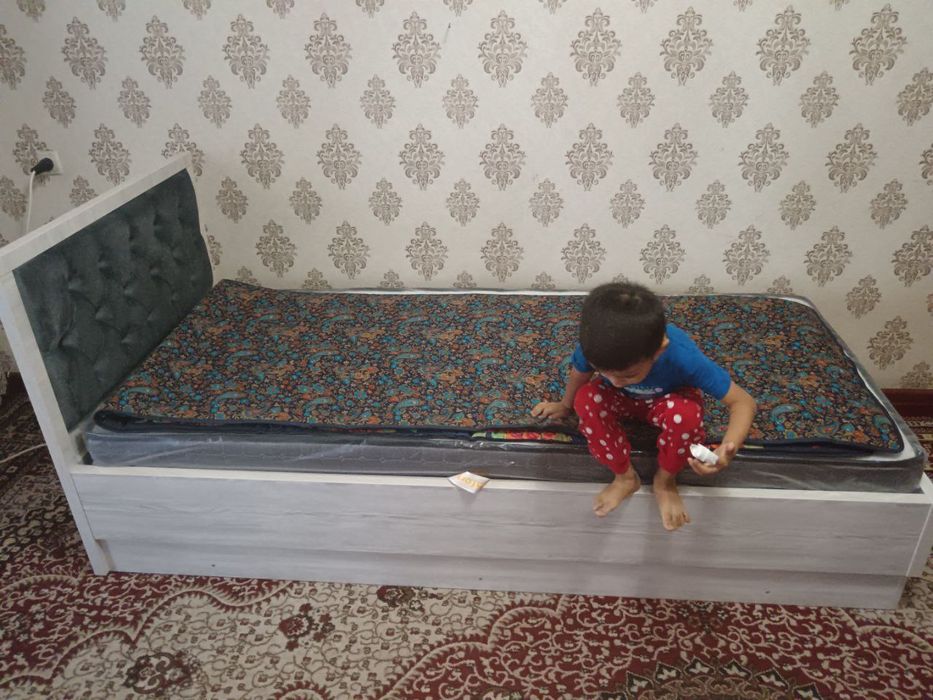 Диван одинарный б/у