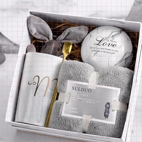 Продам подарочный набор 7500