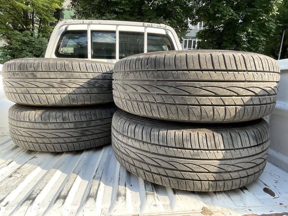 Гуми 215/65 16 летни, в много  добро състояние