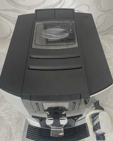 Кафемашина Coffee machine Jura E8 - много яка