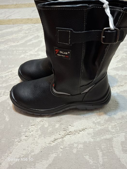 Продам рабочие сапоги.