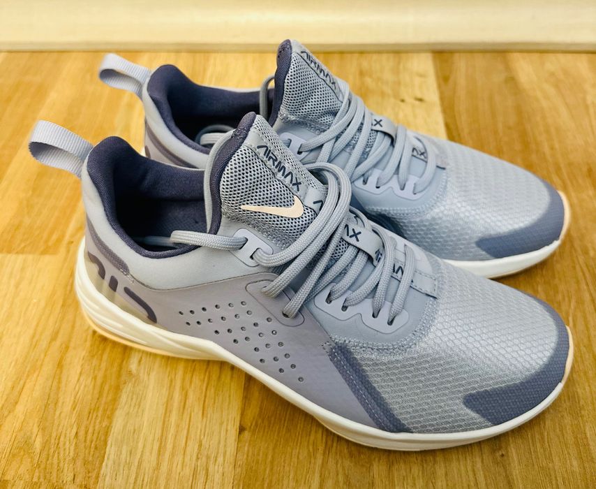 Adidasi dama Nike