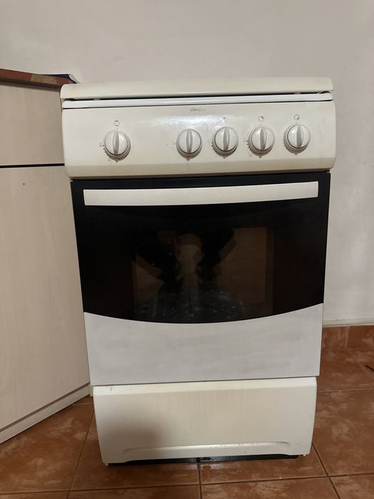 Aragaz cu 4 ochiuri si cuptor