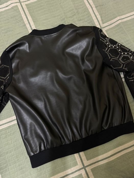 Кожаный бомбер.