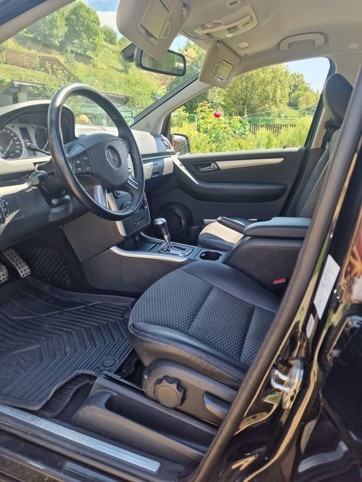 Mercedes-Benz B180 2011