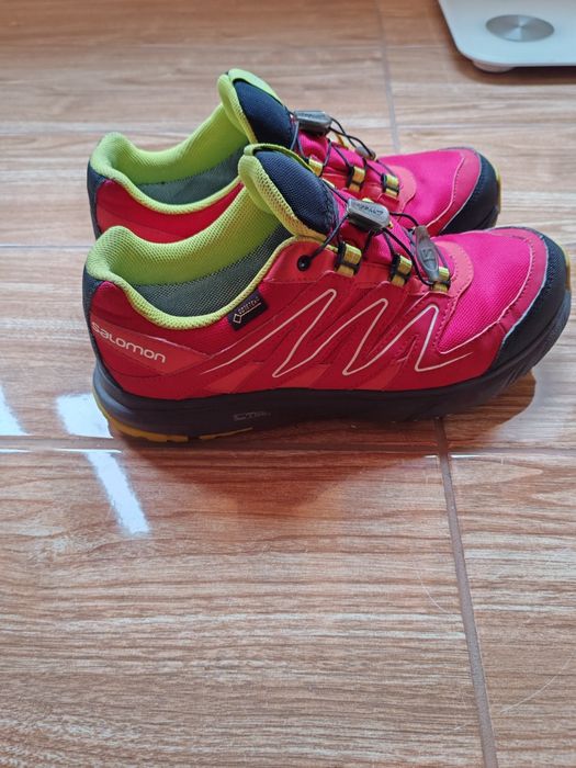 Adidași Salomon mărimea 39 1/3