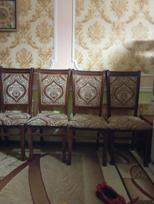 Стул гостинный деревянный