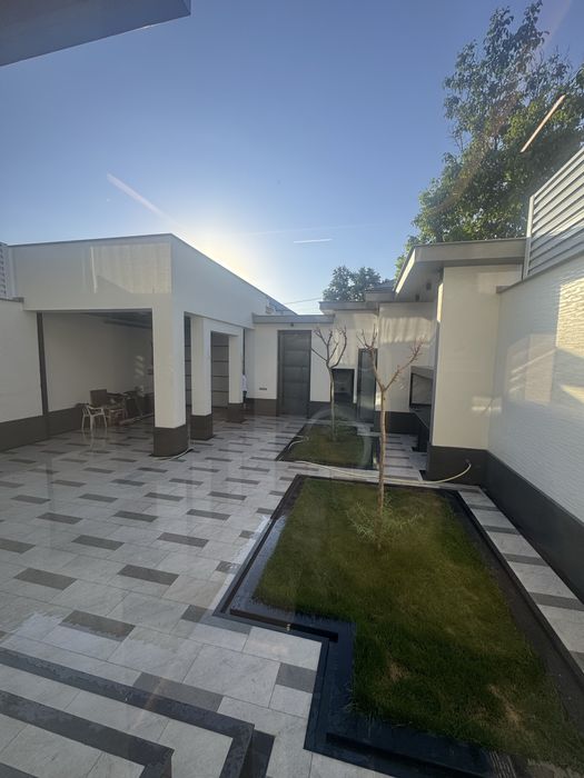 Продаётся Hi-Tech дом.