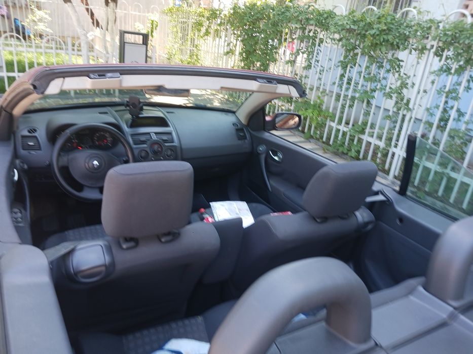 Renault Megane anul 2007 Cabriolet  – decapotabilă
	•	An fabricație: 2007