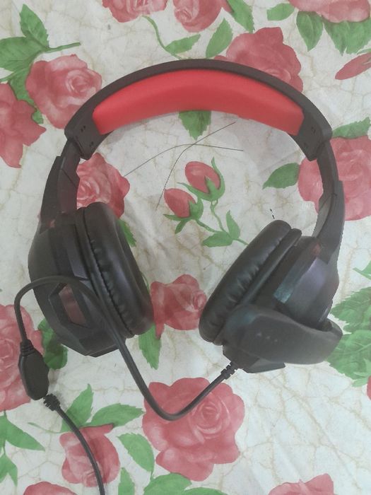 Продаются проводные наушники