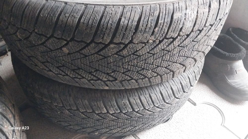 Цена за 2 баллона зимней резины на 17