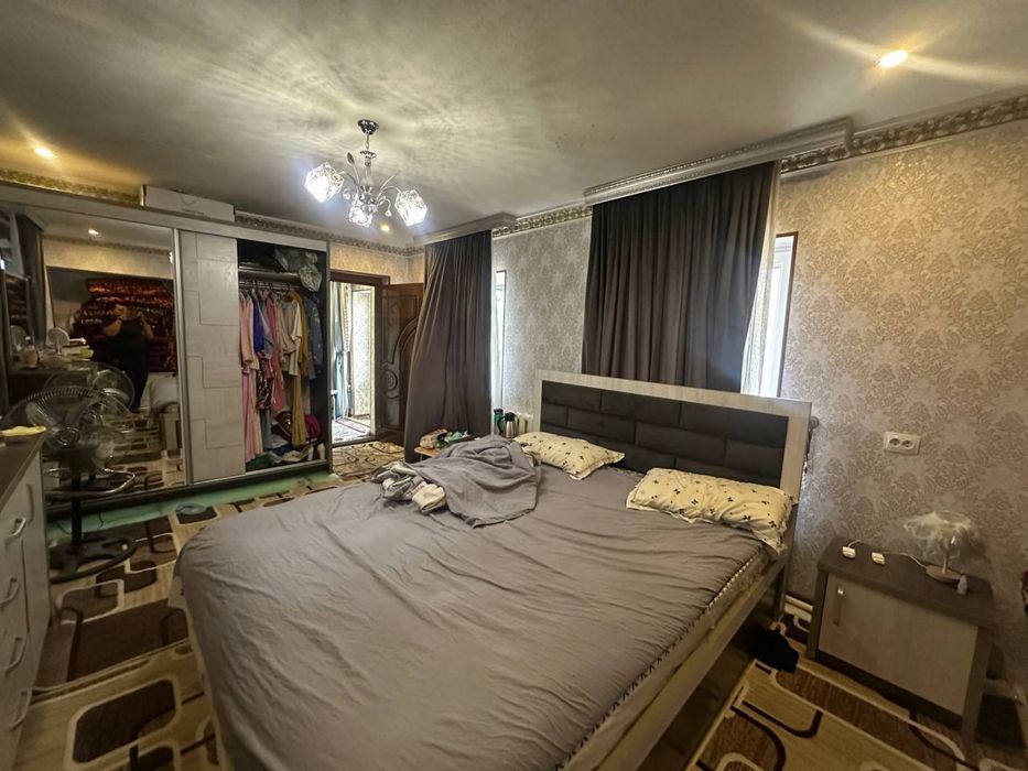 Продает участок вдоль дороги 1-линя