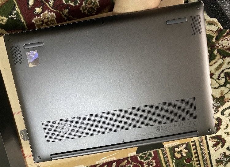 Noutbook Lenovo 550$ Playstation 3 sovg’asiga qo’shib beriladi