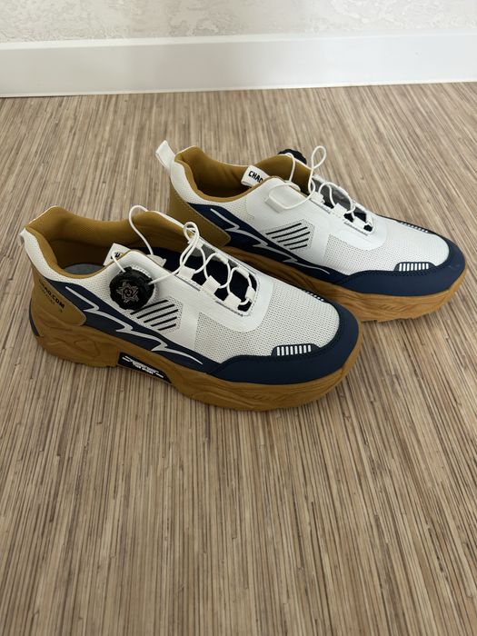 Кроссовки новые