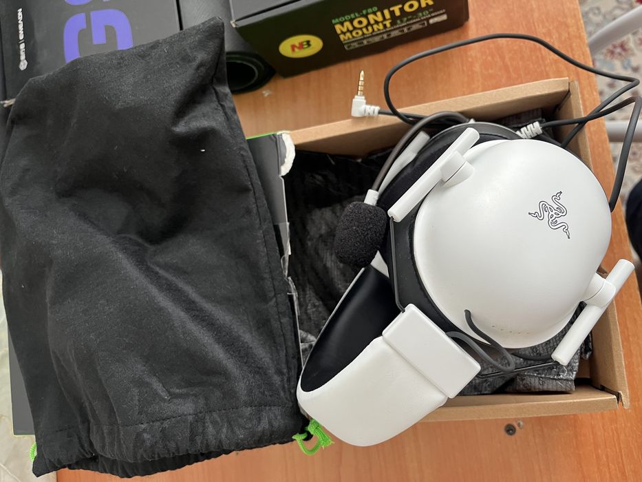 Нашуышники razer shark V2 X