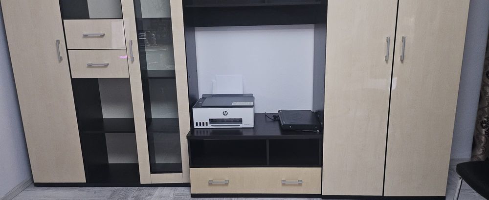Biblioteca  de sufragerie