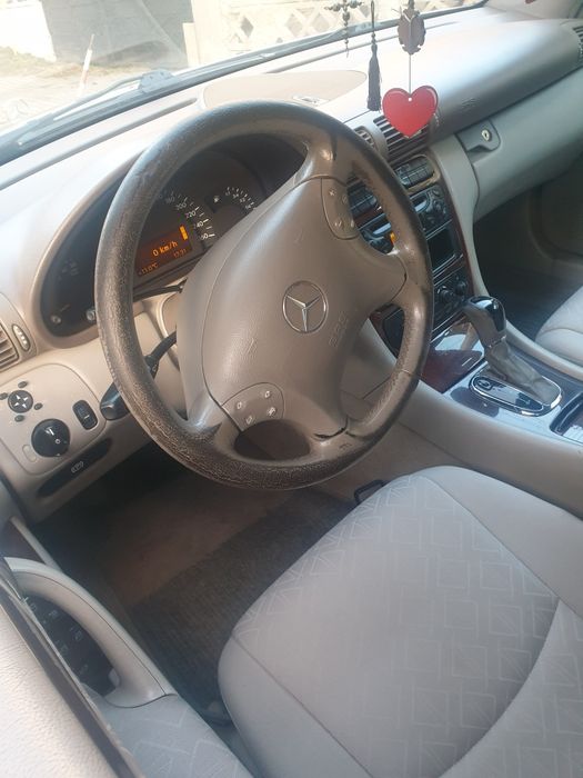 Vand sau schimb mercedes c200 d