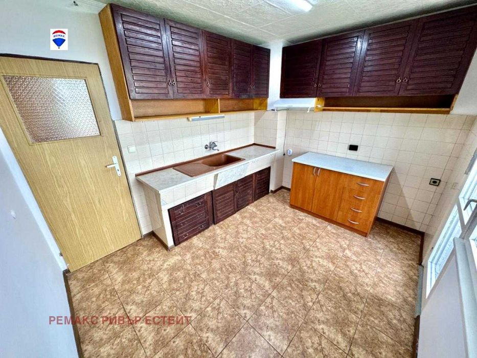 Тристаен апартамент за продажба кв. Дружба 3