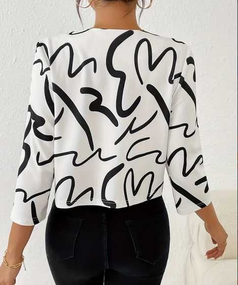 Късо яке без закопчаване с 3/4 ръкав в бяло и черно