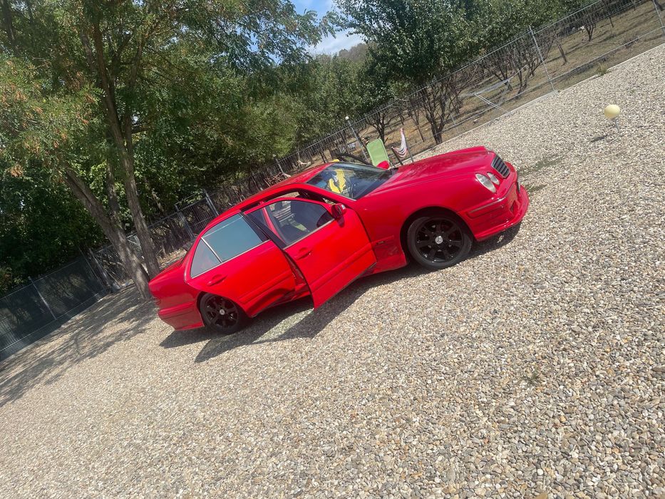 Mercedes E200 Classic CDI 2.2 manuala An2000