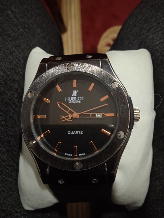 Часы HUBLAT коробка имеется