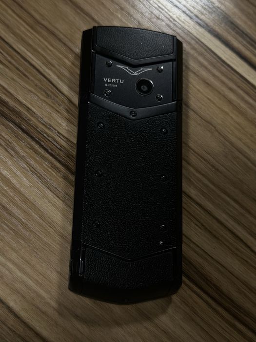 Продам телефон Vertu